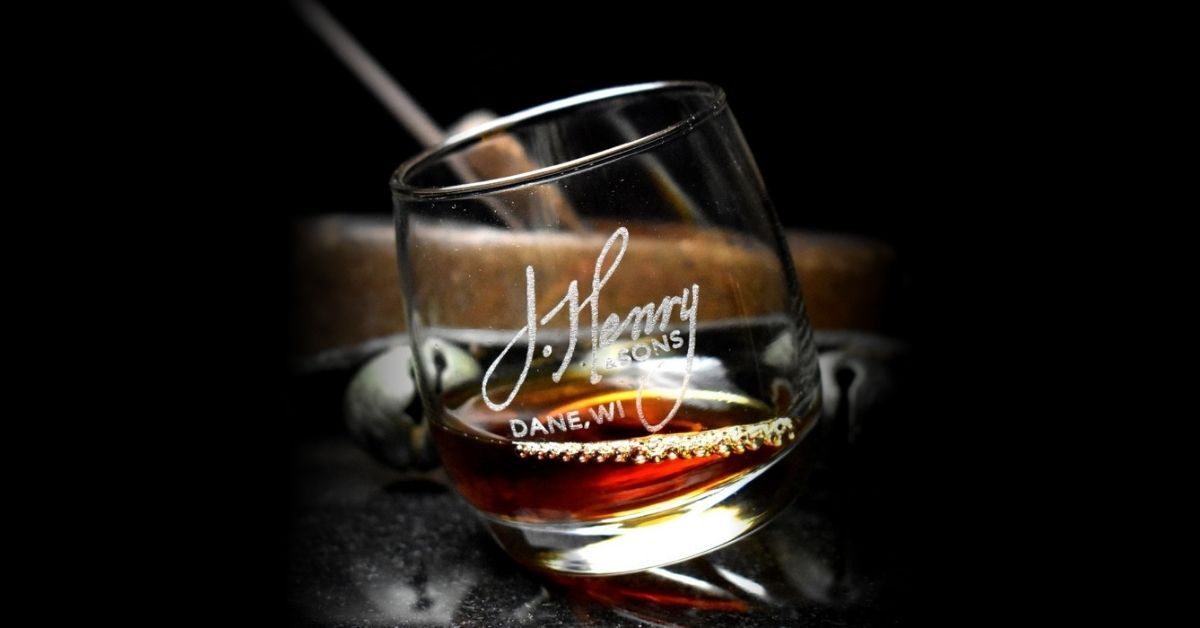 Modern vs. Classic Rocks Glasses: Which Fits Your Brand? Modern vs. Classic Rocks Glasses: Which Fits Your Brand?